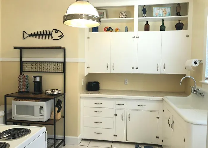 Calypso In East Hill Neighborhood ! Holiday home *