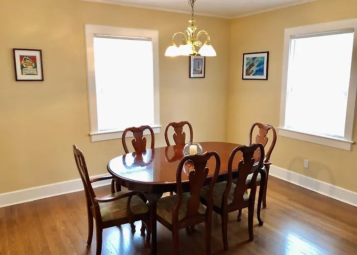 Calypso In East Hill Neighborhood ! Holiday home *