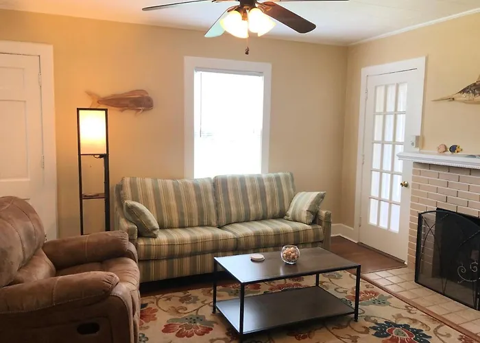 Calypso In East Hill Neighborhood ! Holiday home