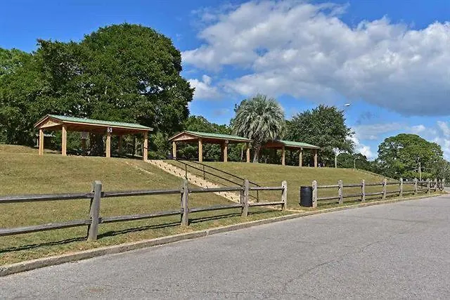 Calypso In East Hill Neighborhood ! Holiday home